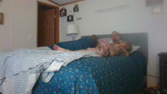 Satin Lady: サテンの女性が驚きに立ち上がる