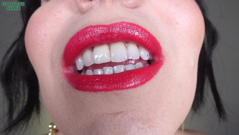 Goddess Circe: Linda garota fuma um charuto - batom feio, mas quente