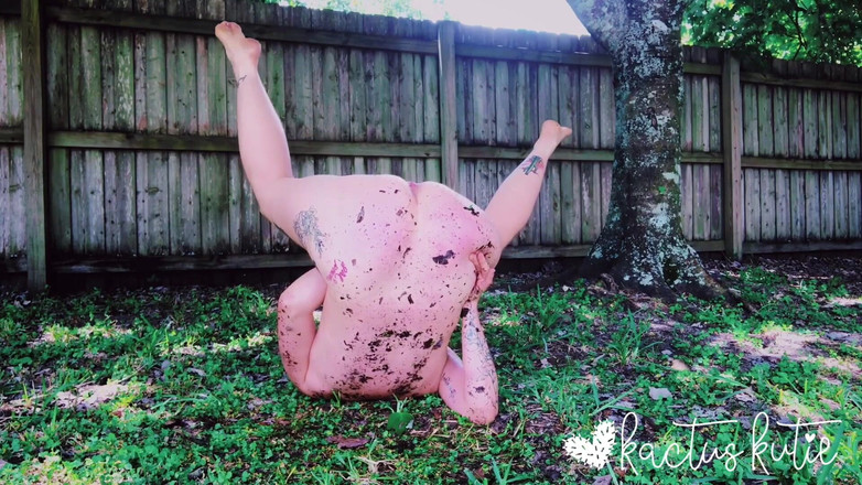 kactus kutie: 毛茸茸的女孩户外撒尿汇编
