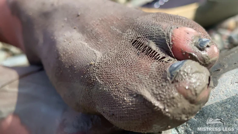 Goddess with Pink Oily Soles and Toes Lazily Teases You, Part 1