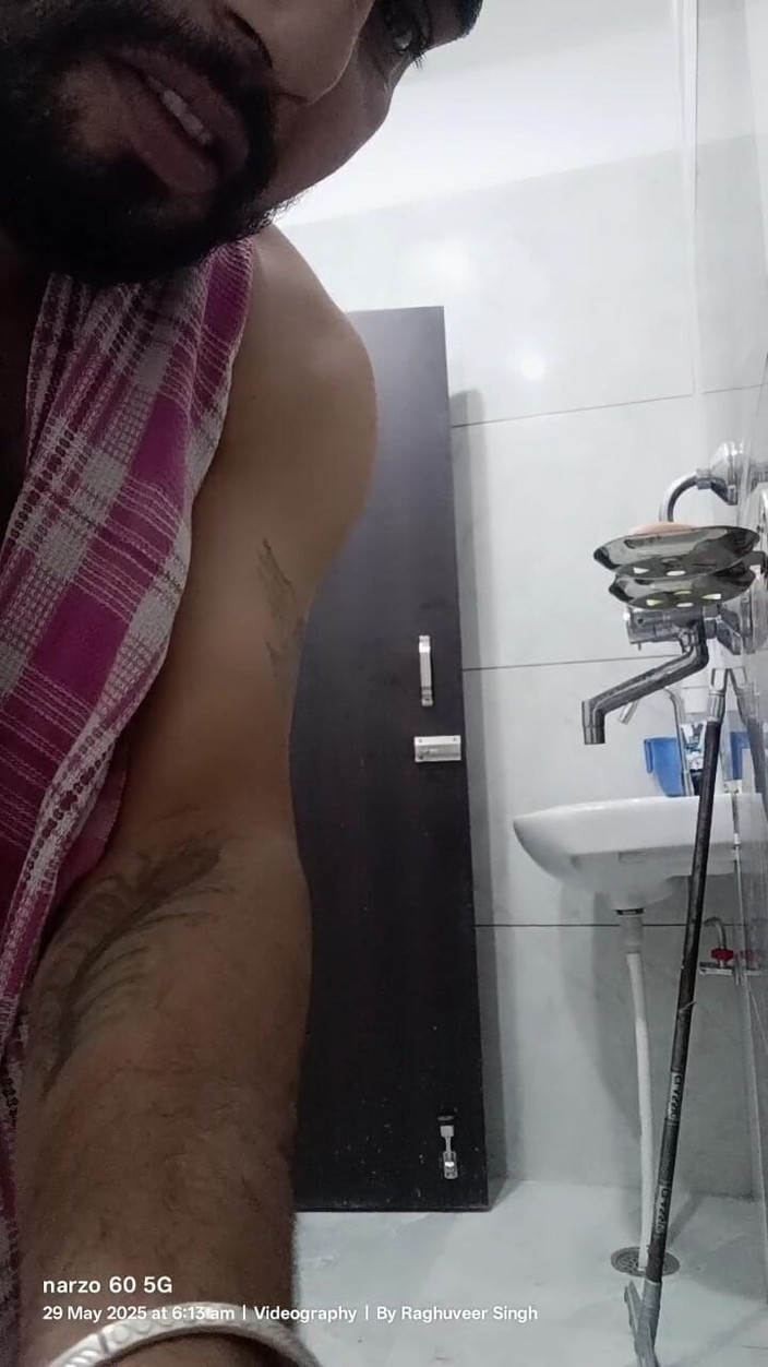 Rajasthani-old-lover: Masurbasi gay desi India dengan teman-teman langsung