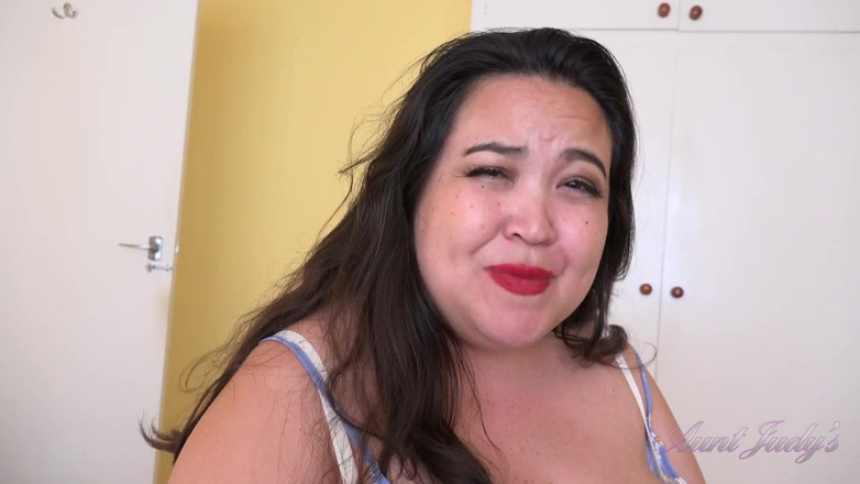 Aunt Judy's: Auntjudys - Ta Grosse MILF Asiatique Mimi Te Surprend En Train...
