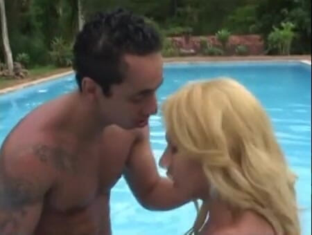 Femdom Austria TS: Tranny fuck on pool