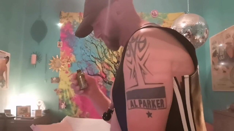 Monster_Meat_: Pumpování prsou a poskakující show