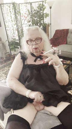 Constance: Saya Menikmati Kencing Saya