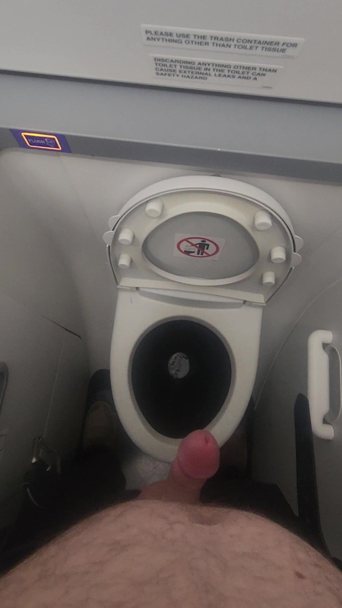 Djk31314: L'aereo bagno sborra e sborra.