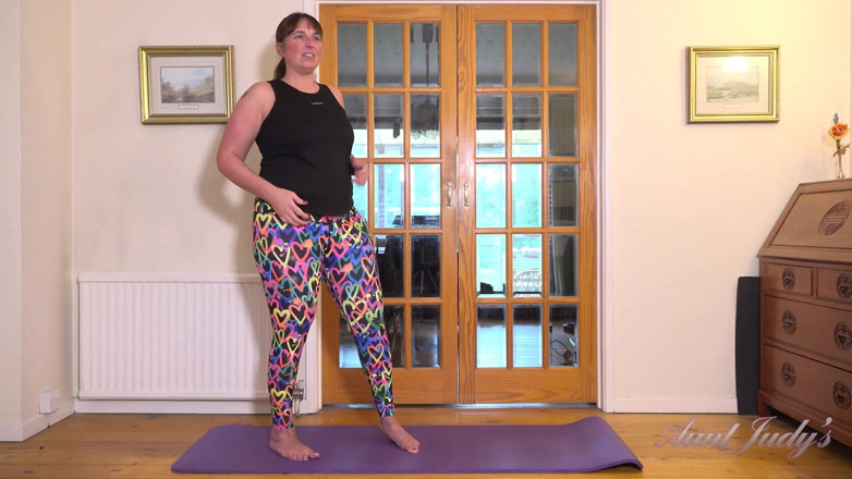 Aunt Judy's: Auntjudys - Workout Time with Chubby MILF Ruby Cattrall