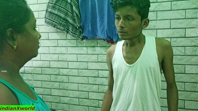 Indian Xshot: 德西青少年男孩在家里操饥渴的女士