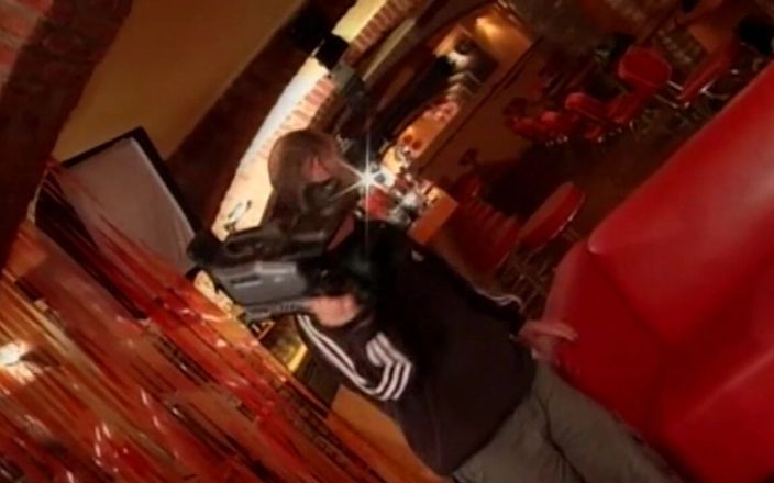 Deutschland porn: Brunetka lesbijski trójkąt z wibratorem