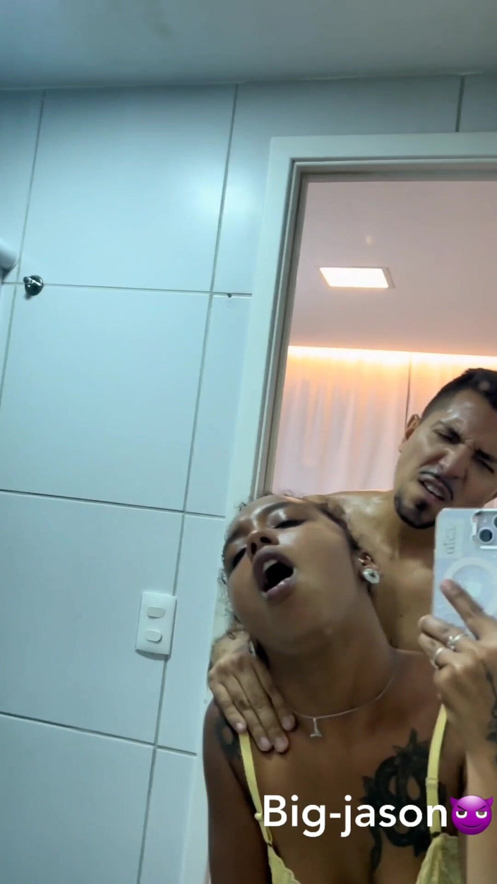 Bigjason: Seks in de badkamer met kracht