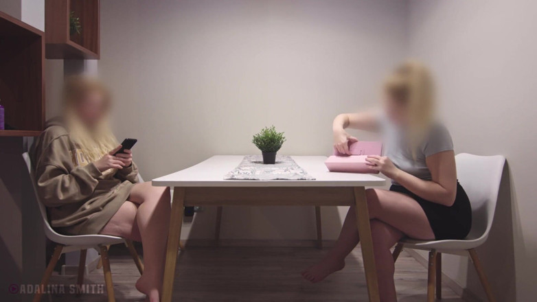 Adalina Smith: Mädchen guckt porno und masturbation vor freund, während sie Tiktok...