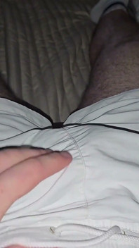濡れたスイムショーツでプールに出た後、布越しに前立腺液が滴り落ちていた