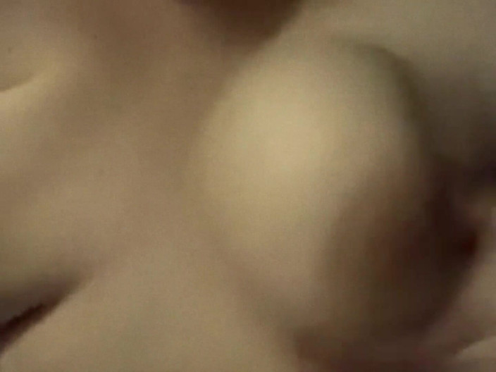 Real homemade BBW BBC porn: Ściskanie odbijając moje duże piersi