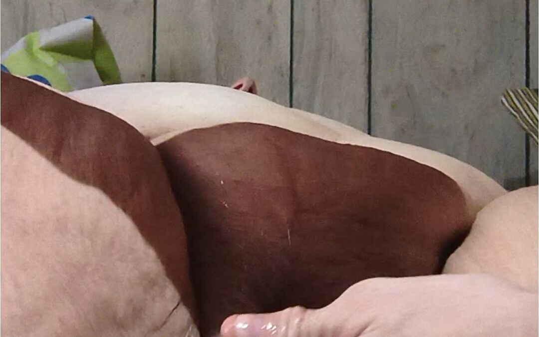 He's Fisting Her Pussy Till She Cumes