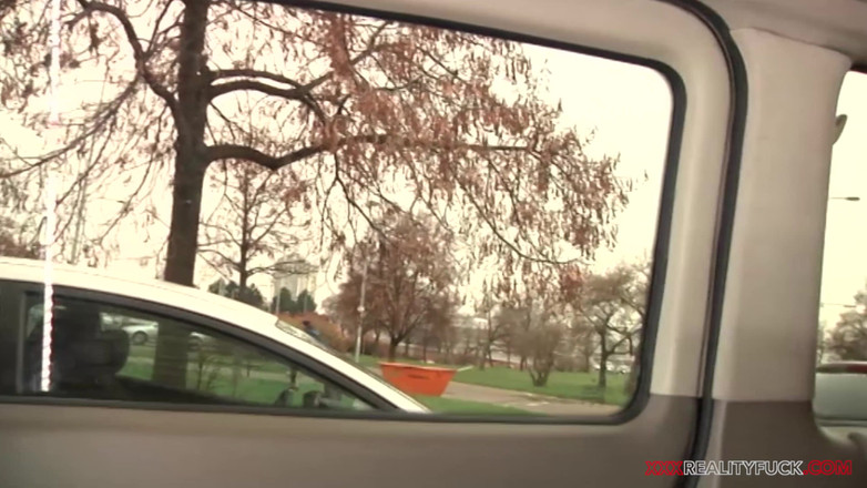 Czech Pornzone: Sexo a três - Uma Zex e Adele Sunshine