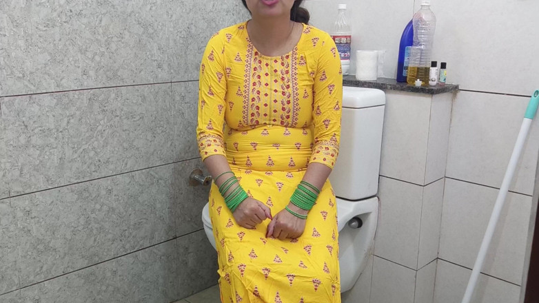 Saarabhabhi6: Indian Hot Step Mother Fucked Step Son Dirty in Washroom...