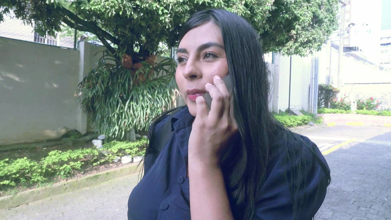 MelaniRincon: Teman sekelas kuliah datang ke kamar saya untuk mengerjakan pekerjaan...