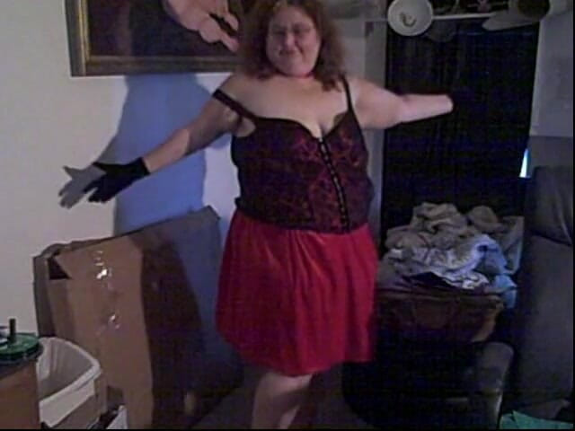 BBW nurse Vicki adventures with friends: Cam-show, tanzen und strippen plus lachen, mit leuten reden