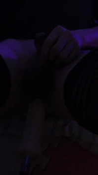 骚货人妖一边被炮机干一边吸rush