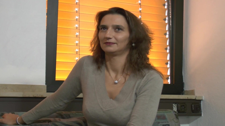 Deutsche Frauen: Splendida miLF tedesca si masturba in azione solista