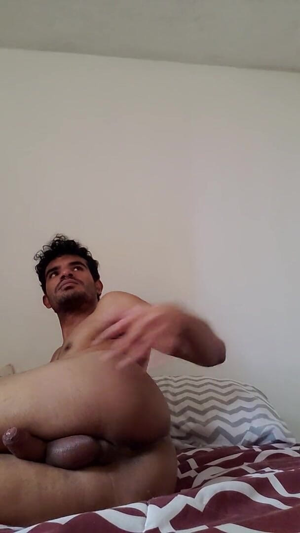 trebol_Jess: Nackte brünette spielt mit seinem penis und seinem arsch