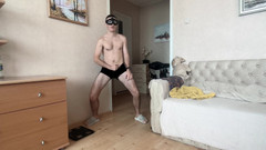 webcamboy98: Танці та тремтіння стегон