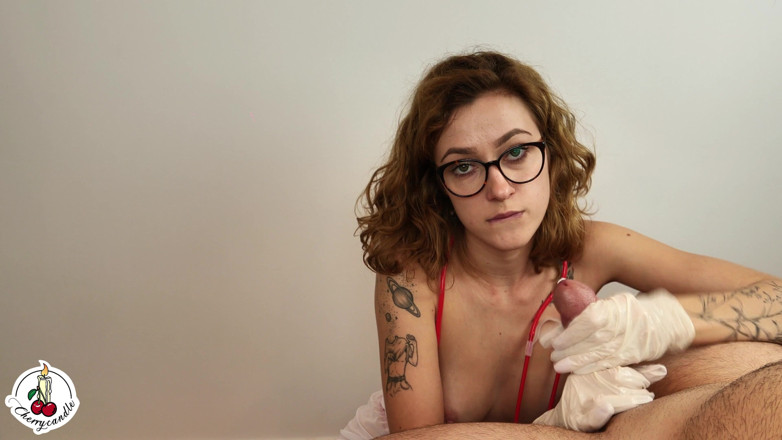 Cherrycandle: Infermiera con guanti bianchi