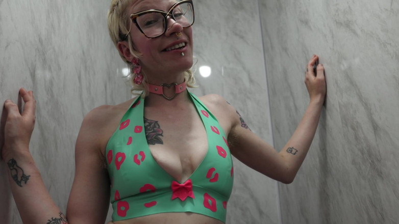 rosarosebud: Alternativ latex fuckdoll förklarar toalettförnedring besatthet