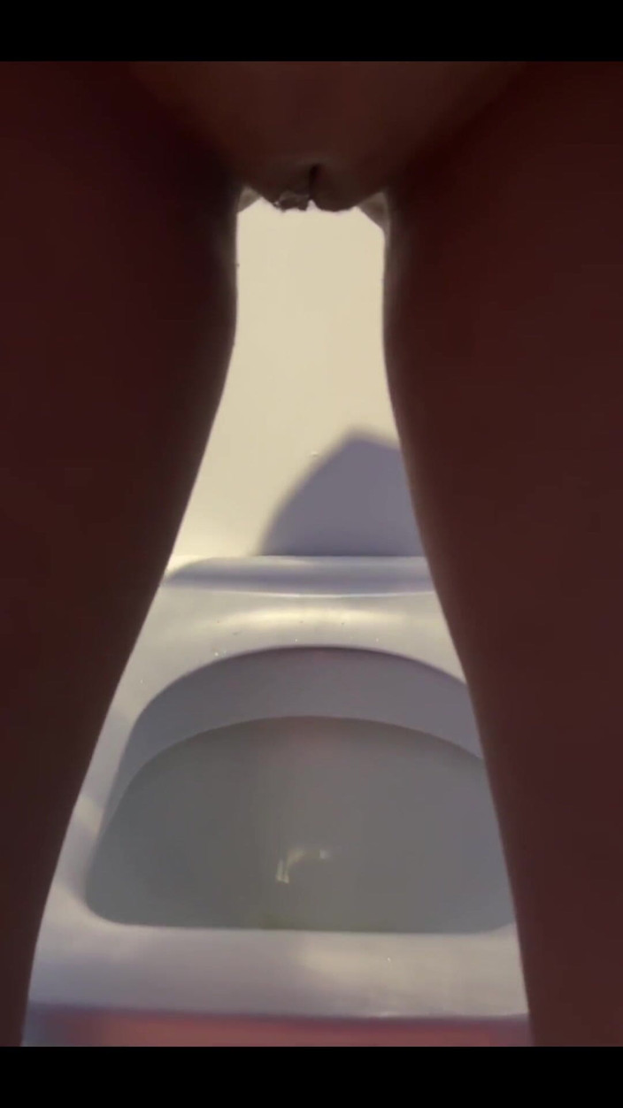 Tiffstreatsxoxo: Pissen