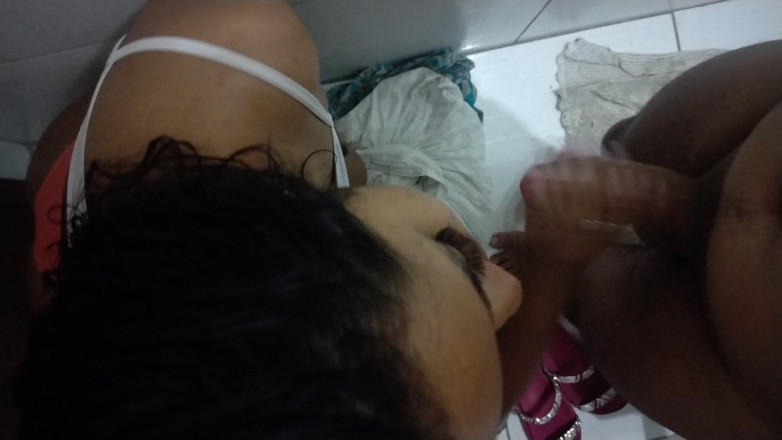 Jr and denies: Người bạn hư hỏng của tôi bước vào phòng tắm...