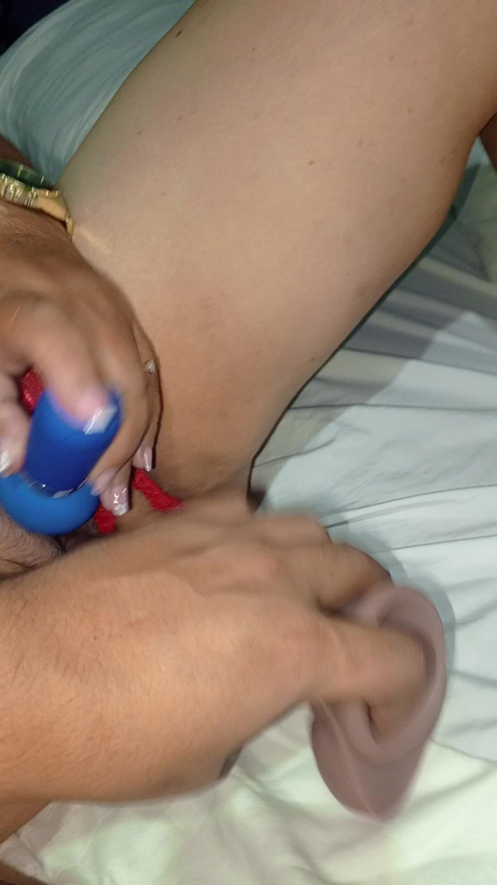 Gloryhot69: Big Clit and Pussy Playing I Put a Big Dildo...