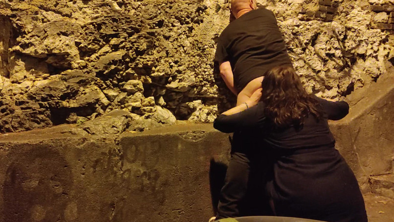 Toilet Mommy: Fata sexy gustă fundul tipului