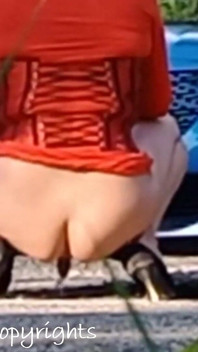 Outdoor-Ausstellung pissen und ich wichs bisl Anal orgasmus neben der straße auf Motorhaube