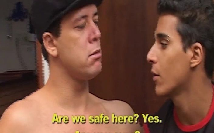Just X Gays amateur porn: Profesor universitario estricto explora los deseos profundos con sus estudiantes...