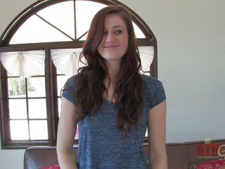 ATKIngdom: Jessica madison zeigt ihre kleinen rosa titten, während sie interviewt