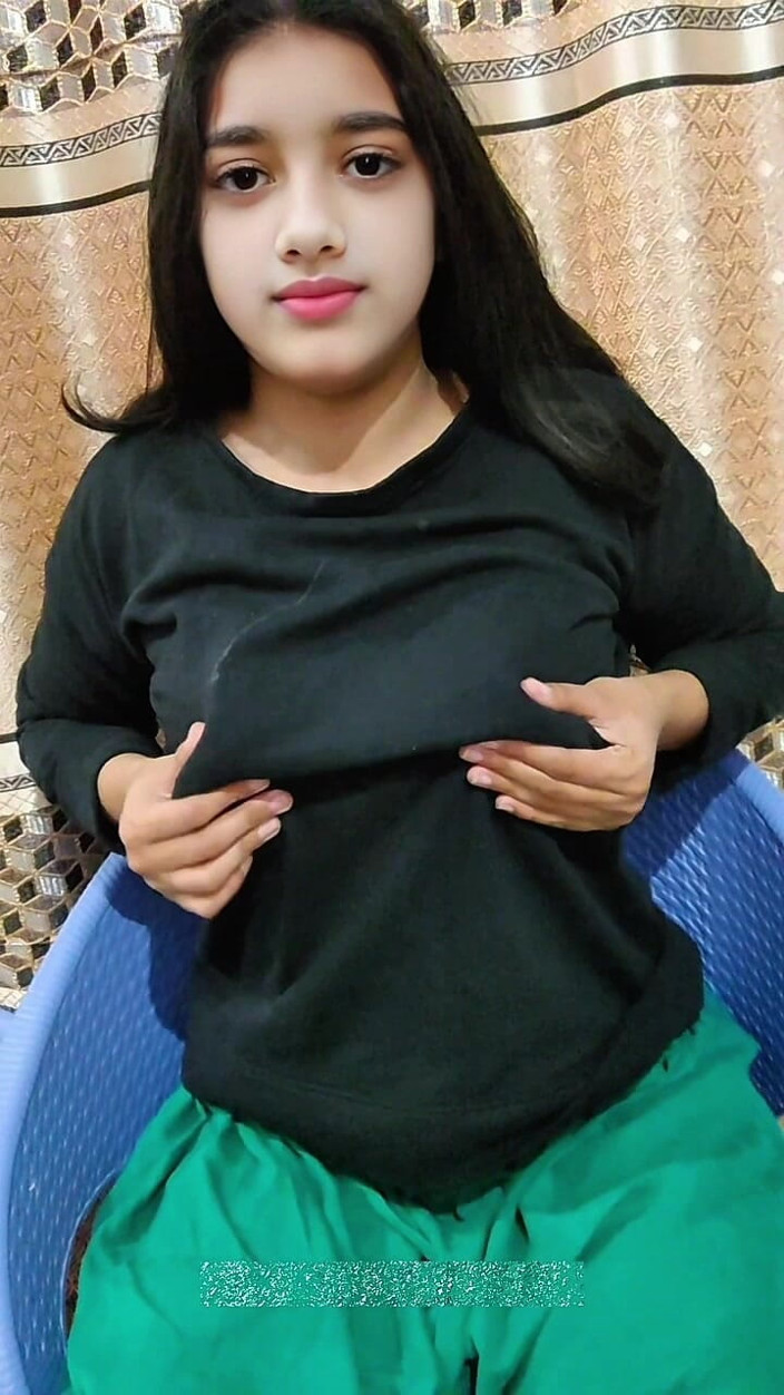 Fuckkkker: Fată desi de la sat Chat sexual pe apel video...