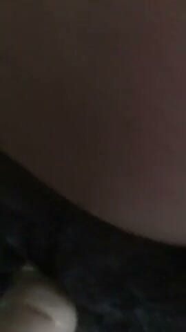 MzKiTTy91: Une énorme bite se fait éjaculer dans le dos avec PAWG