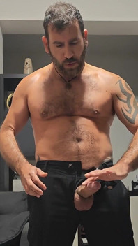 Tati se masturbează arogant