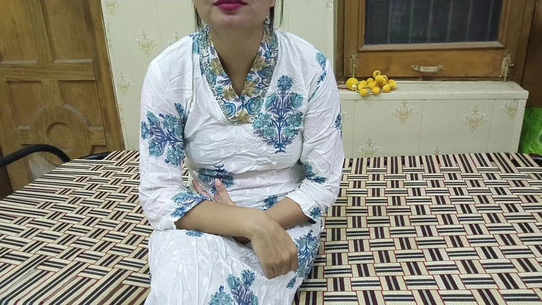 Saarabhabhi6: 義理の兄弟よ、誰かが来るでしょう。悪徳な義理の兄は、大きなお尻で義理の妹のすべてのかんしゃくを解き放ちました。