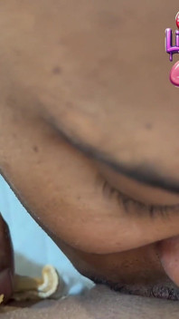 Close-up poesje likken Colombiaanse babe (pov)