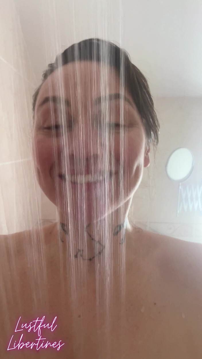 Lustful Libertines: Také mohu využít příležitosti, když se sprchuji