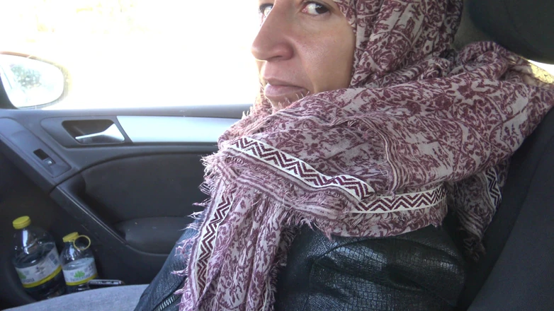 Souzan Halabi: Turkish Muslim Woman Gives Perverted American Man a Handjob in...