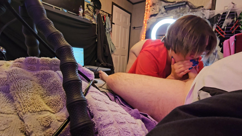 Funhousewife69: Krmí mě svým ptákem, dokud se nevystříká do mého krku