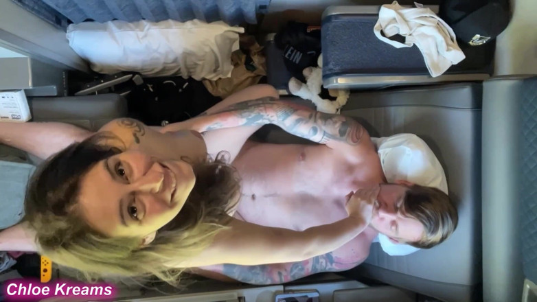 Chloe Kreams: Cavalcata anale di figa pelosa sull'Amtrak! Ruvida scopata rischiosa - Chloe...