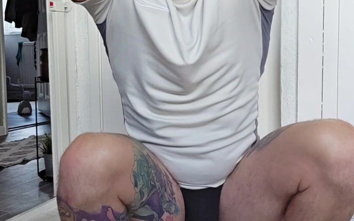 gaynaughtywelsh: Mijn dildo rauw berijden