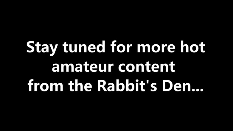 The Rabbit's Den: Isteri jalang mengongkek zakar suami dengan mainan jenama baru