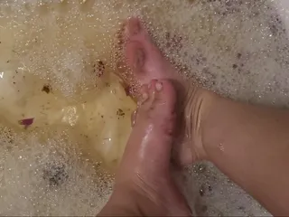 Candy Kush: Washing My Feet with Rose Petals and Herbs After a...