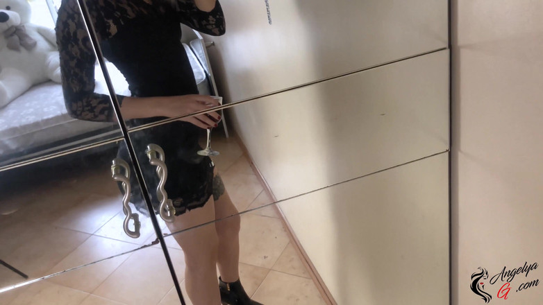 AnGelya G: Gata fodendo sua buceta com vibrador depois da festa