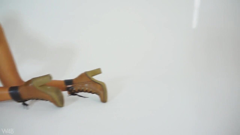 Watch4beauty: Casting Clover