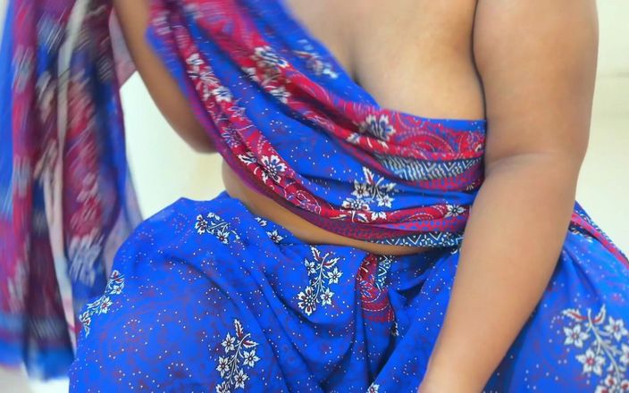 Aria Mia: जबकि देसी सौतेली मम्मी ब्रा और पैंटी धोती है, सौतेली मम्मी ने सौतेले बेटे की पैंट उतार दी और उसे नग्न कर दिया, फिर उसे चोदने के लिए कहता है - वीर्य